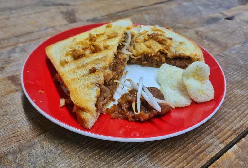 Tosti bal gehakt satésaus