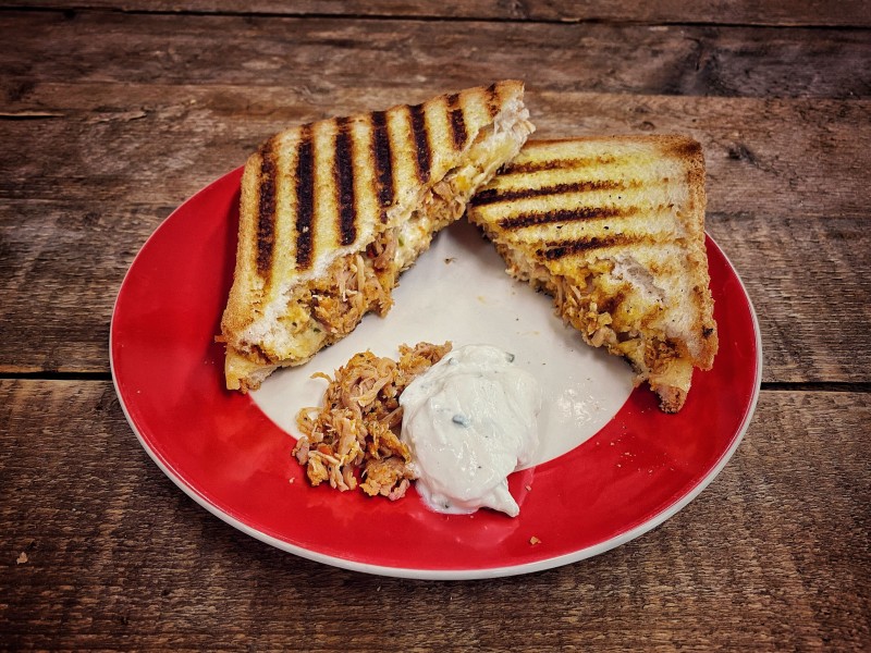 Tosti spicy pulled chicken