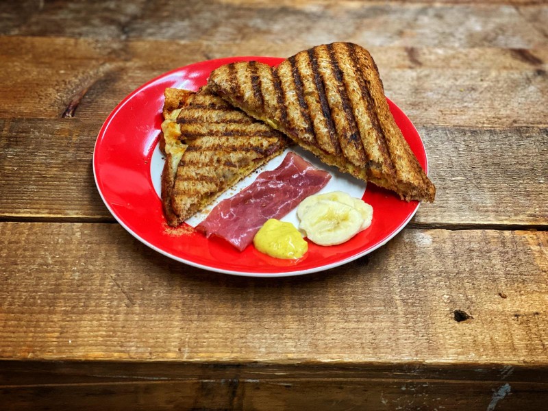 Volkoren Tosti Rookvlees & Banaan